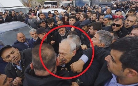 Kamal Kılıçdaroğluna yumruq atdılar - VİDEO