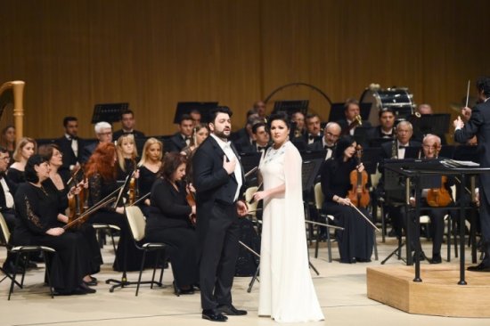Mehriban Əliyeva qızı ilə konsertdə
