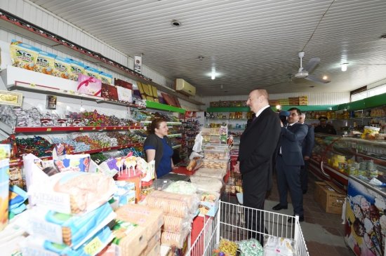 Prezident marketə girdi, qiymətlərlə maraqlandı