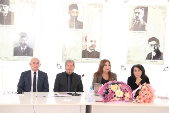 Rəna Təbəssümün “Azadlıq yollarında” adlı kitabının təqdimat mərasimi keçirilib