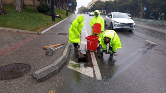 Kommunal xidmətlər səfərbər oldu: Yağışın fəsadları aradan qaldırılır - FOTOLAR